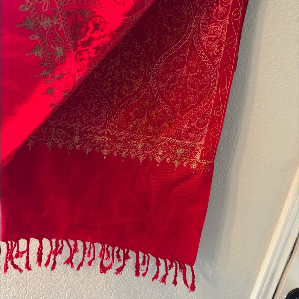 Red, Gold , and pink Patterned Scarf Kashmiri shawl NWT 100cm x 200cm - Picture 2 of 9